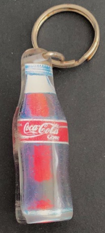 93284-1 € 2,00 coca cola sleutelhanger 3D flesje.jpeg